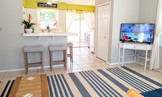 Ilexhurst Villa | Peaceful 2 bedroom unit w/private outdoor area just 3 short blocks to the beach!