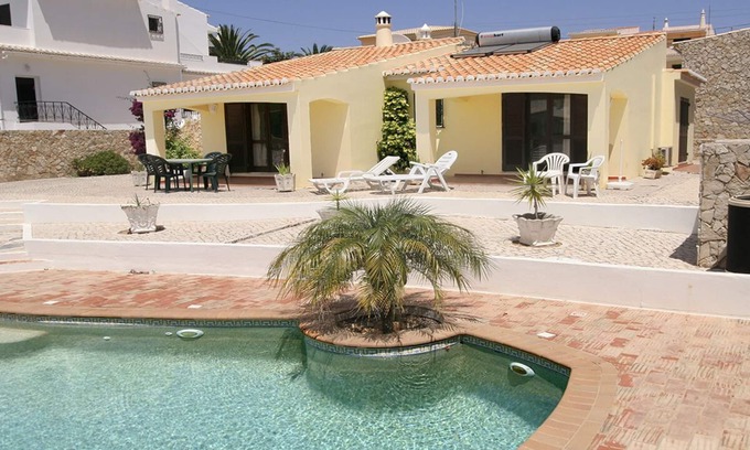 Funchal House | Peaceful 2 Bedroom w/Private Pool + A/C + located near Cafe & Restaurants, WiFi