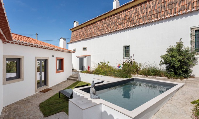 Penedo Cottage | Peaceful 2-br Townhouse With Pool in Colares