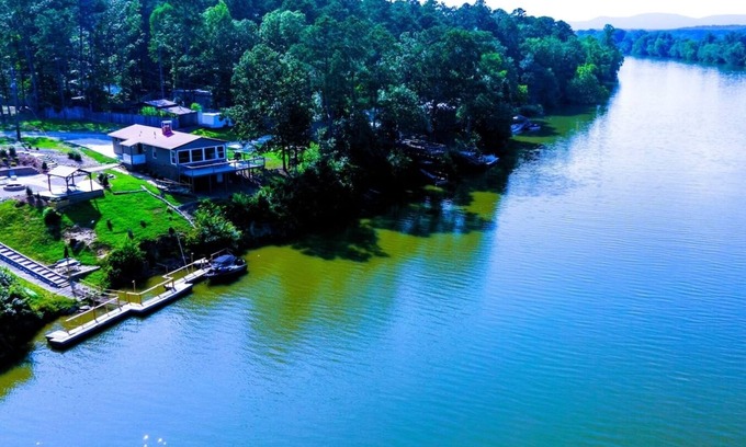Cave Spring House | Peaceful 2B/2B NW GA Waterfront Getaway w/fishing, boating +watersports-Sleeps 7