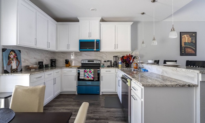 Dallas House | Peaceful 3 BD/2 Bath Family Perfect Getaway Home