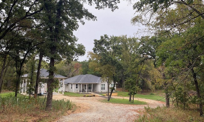Kingston House | Peaceful 3-bedroom house in Kingston on 8 acres with AC and WiFi