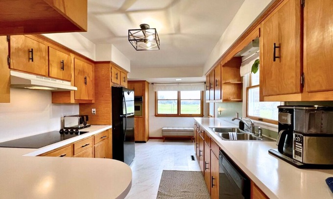 Fort Valley House | Peaceful 3-bedroom creek access house in Fort Valley with mountain views