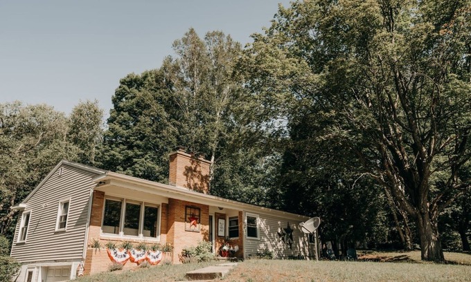 Frankfort House | Peaceful and Spacious home in Cul-de-sac within walking of downtown Frankfort