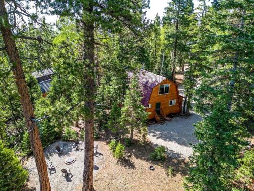 Meadow View Heights House | Peaceful Cabin Surrounded by Nature for a Memorable Getaway in Duck Creek Village, Utah