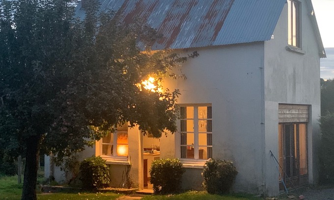 Sourdeval Cottage | Peaceful, charming gîte in Normandy - pets welcome.