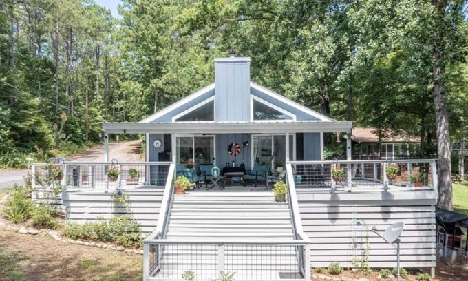 Eatonton House | Peaceful, Clean, Updated, Lakefront Sinclair Retreat!