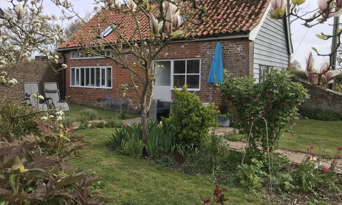 Saxmundham Cottage | Peaceful country cottage for 2 Suffolk
