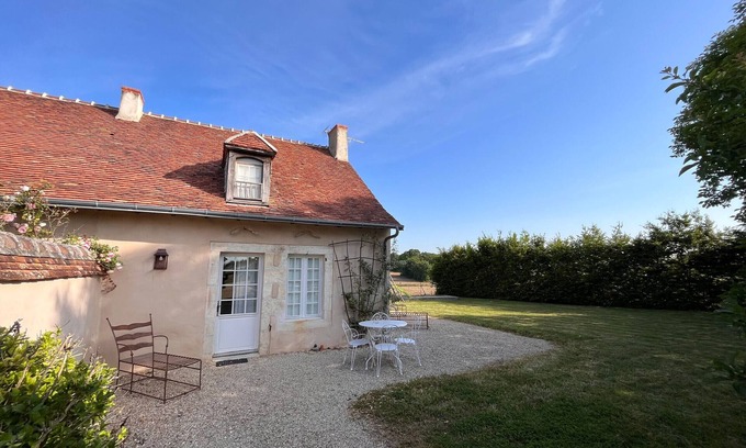 Sainte-Fauste Cottage | Peaceful Countryside Cottage with Garden, Ideal for Families