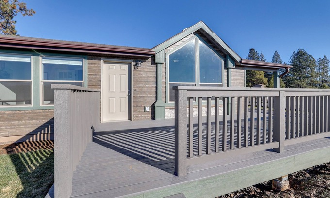 Harvard Cottage | Peaceful Deary Vacation Rental w/Deck & Views!