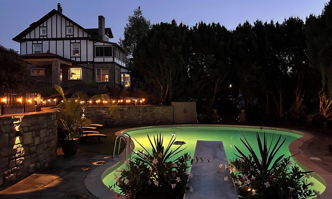 Ephrata Apartment | Peaceful escape! PRIVATE 1BR apartment! Stone FP, pool & pickleball court.