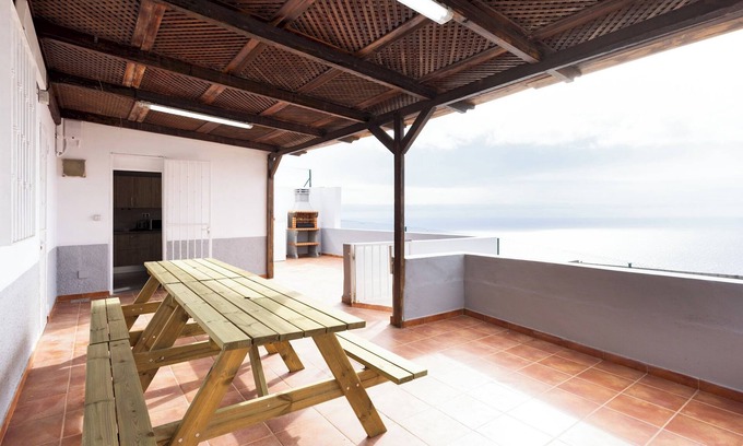 Guimar Ski Chalet | Peaceful Escape, Terrace & BBQ in El Escobonal