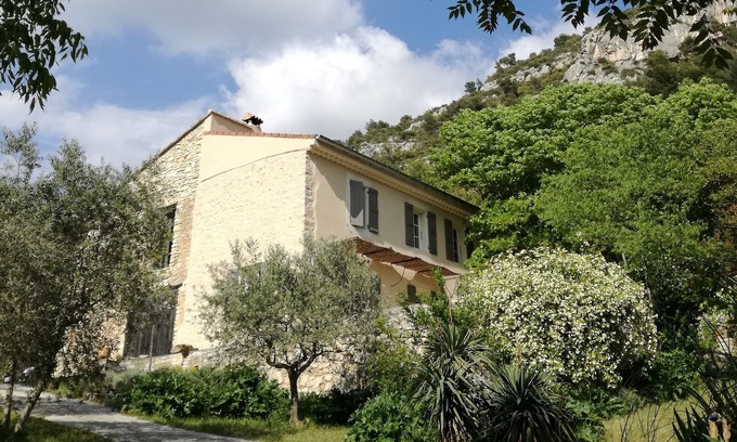 Fontaine-de-Vaucluse House | Peaceful family home