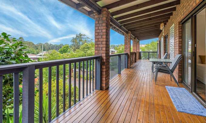 Surf Beach House | Peaceful Family Getaway - Pet Friendly!