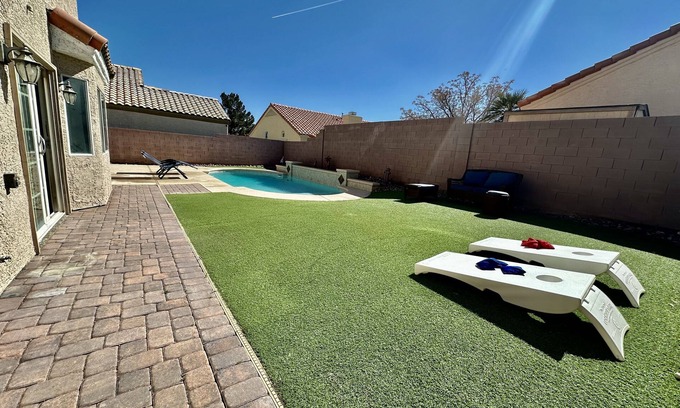 North Las Vegas House | Peaceful Gateway 3BR Pool Bbq Fall Las Vegas