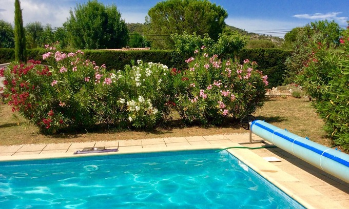 Le Val Apartment | Peaceful gite with pool in rural Provence ideal for coast and lake visits.