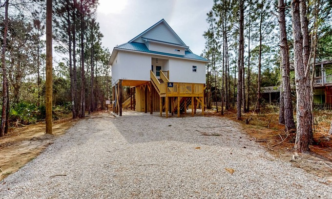 Dauphin Island House | Peaceful hideaway with modern interior & spacious balcony - adjacent to the dune