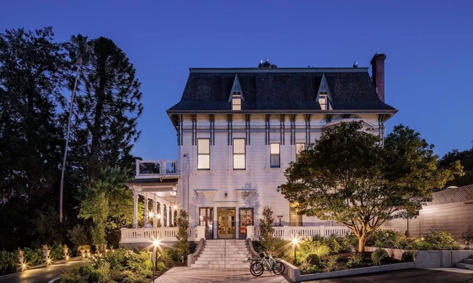 Healdsburg House | Peaceful Hilltop Room Near Healdsburg Dining & Wineries