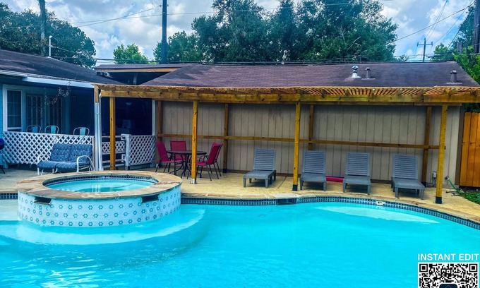 Sharpstown House | Peaceful Home 10 minutes to Downtown, Shopping mall, Restaurants and Night Clubs