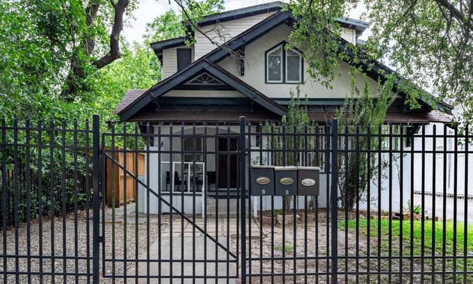 Neartown House | Peaceful home in Montrose