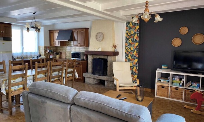 Le Vivier-sur-Mer House | Peaceful house with private outdoor space