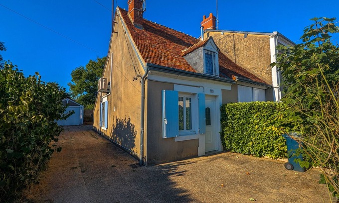 Chateauroux Cottage | Peaceful house in Châteauroux with garden and private parking