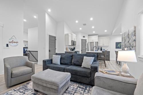 Idaho Falls House | Peaceful Idaho Falls Stay Fire Table Sleeps 8