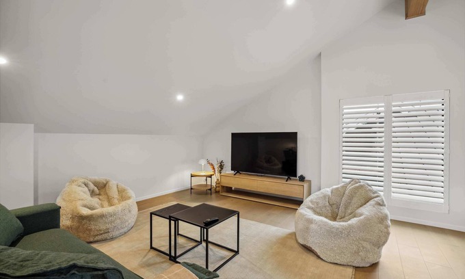 Kawarau Falls Apartment | Peaceful Jacks Point Loft Hideaway