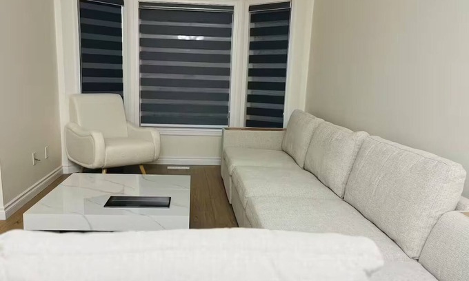 Southeast Edmonton House | Peaceful| King Beds| Attached Garage| Pet Friendly.