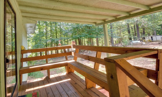 Gumlog Cottage | Peaceful Lake Hartwell Hideaway w/Boat Dock!