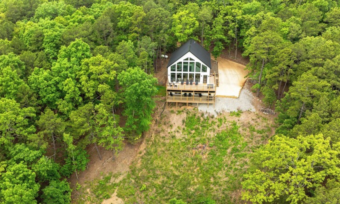 Quitman Cabin | Peaceful Lakefront Hideaway with Private Beach!