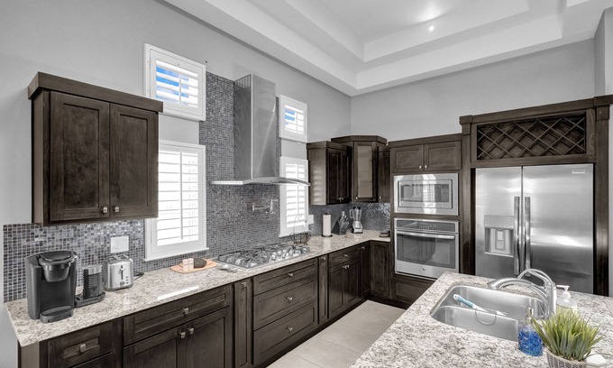 Biggs Field House | Peaceful luxurious corner home in front of a park. Has a yard for dogs