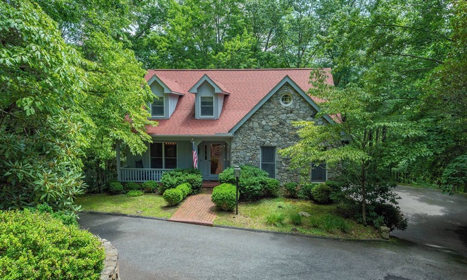 Montreat House | Peaceful Montreat Cottage with Winter Views