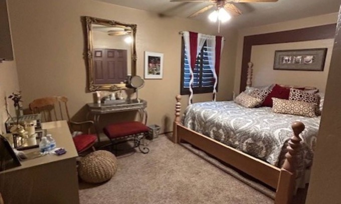 Dewey-Humboldt House | Peaceful mountain retreat-Private room King bed & bath in hallway in my home