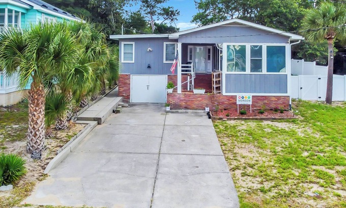 Windy Hill House | Peaceful Pet Friendly Beach Home-Golf Cart Friendly
