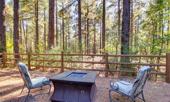Pinetop-Lakeside Cottage | Peaceful Pinetop Hideaway w/Yard - Dog Friendly!
