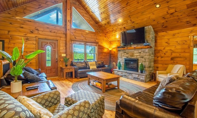 Stanley House | Peaceful Retreat: Hot Tub, Mountain Views, Fire Pit!