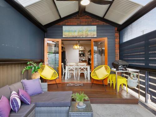 Semaphore Apartment | Peaceful Retreat Steps from Semaphore Beach