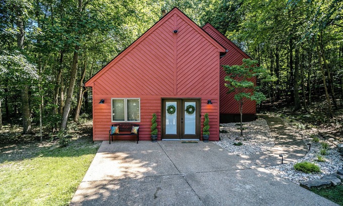 Massanutten House | Peaceful retreat with creek and wildlife spotting!