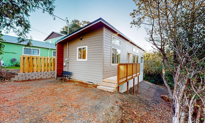 Rockaway Beach House | Peaceful & sun-soaked coastal retreat with W/D - steps to downtown & the beach