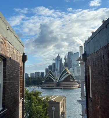 Kirribilli Apartment | Peaceful unit facing Sydney Opera House