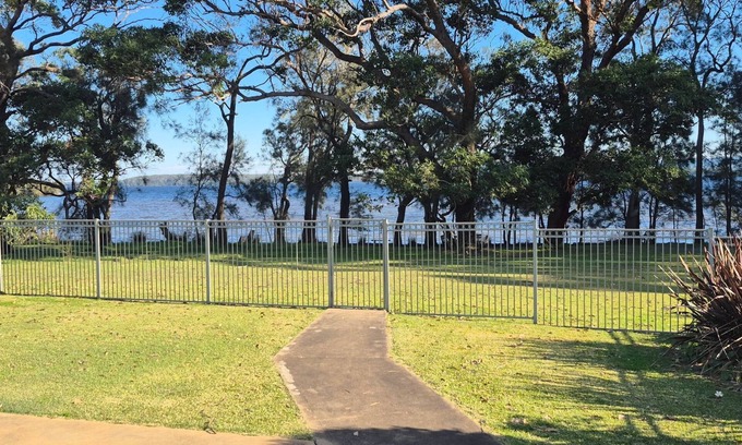 Sanctuary Point House | Peaceful Waterfront, wheelchair accessible - Stunning Location for Family Holiday