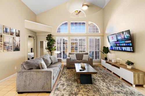 El Paso House | Peaceful West: 4BR Dusk Haven