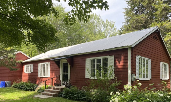 Woodgate House | Peaceful wooded cabin - 5 minutes from Adirondack state park