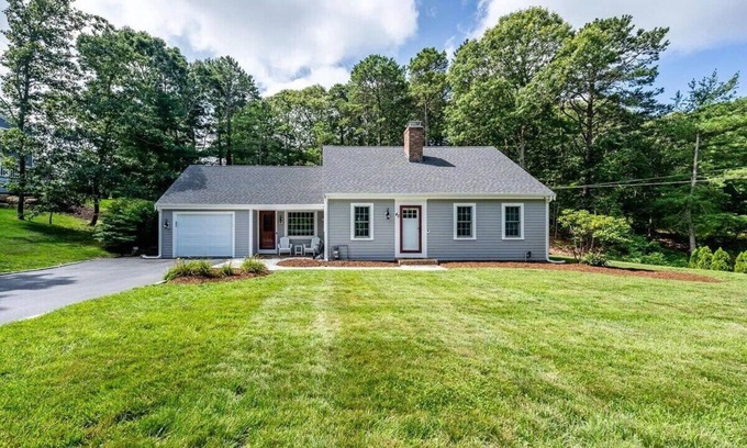 Yarmouth Port House | Peaceful Yarmouth home with thoughtful touches!