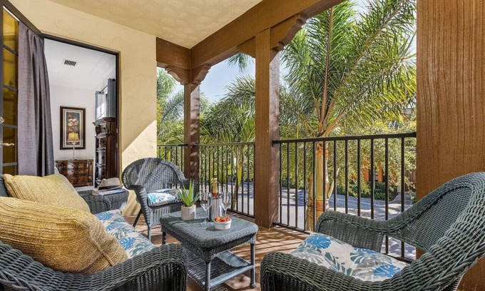 Biggar House | Peacock Villa * in luxury resort-style Paseo