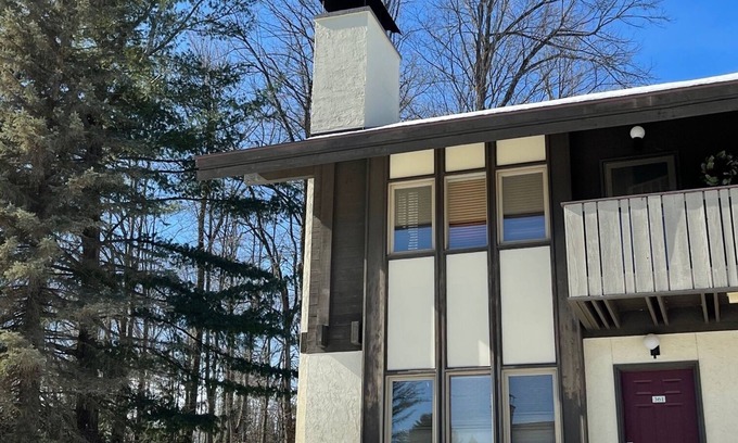 Boyne Falls Condo | Peak Colors - Open Oct 17-20- Boyne Mountain Villa- 3bedrm 2 bath