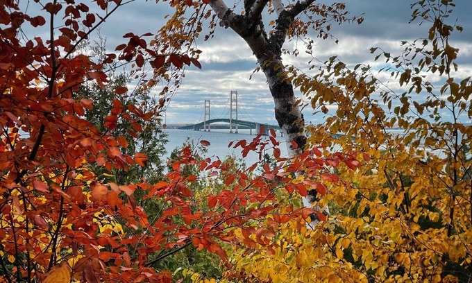 St Ignace House | Peak fall color dates, Lots of space for Upper Peninsula getaway. Book Oct. now