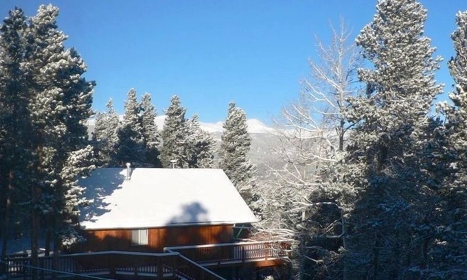 Nederland House | Peak View Cabin Near Skiing & Wilderness
