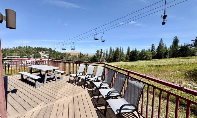 Lead Cabin | Peak2- Hot Tub, WiFi, Foosball, Garage, AC